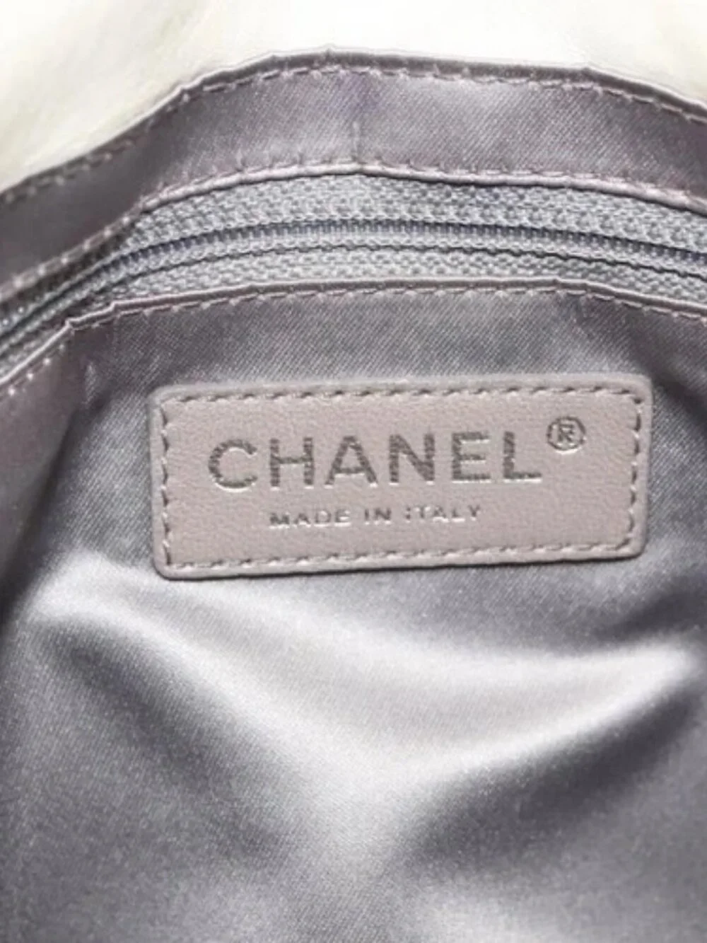 CHANEL Matelasse Shoulder Bag Lamb Skin White CC Auth 126364